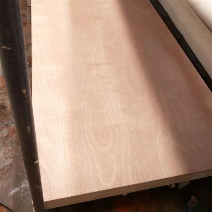 18mm Poplar Core Good Edge CE Grade Okoume Compensado Comercial